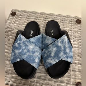 Roam puffy slides